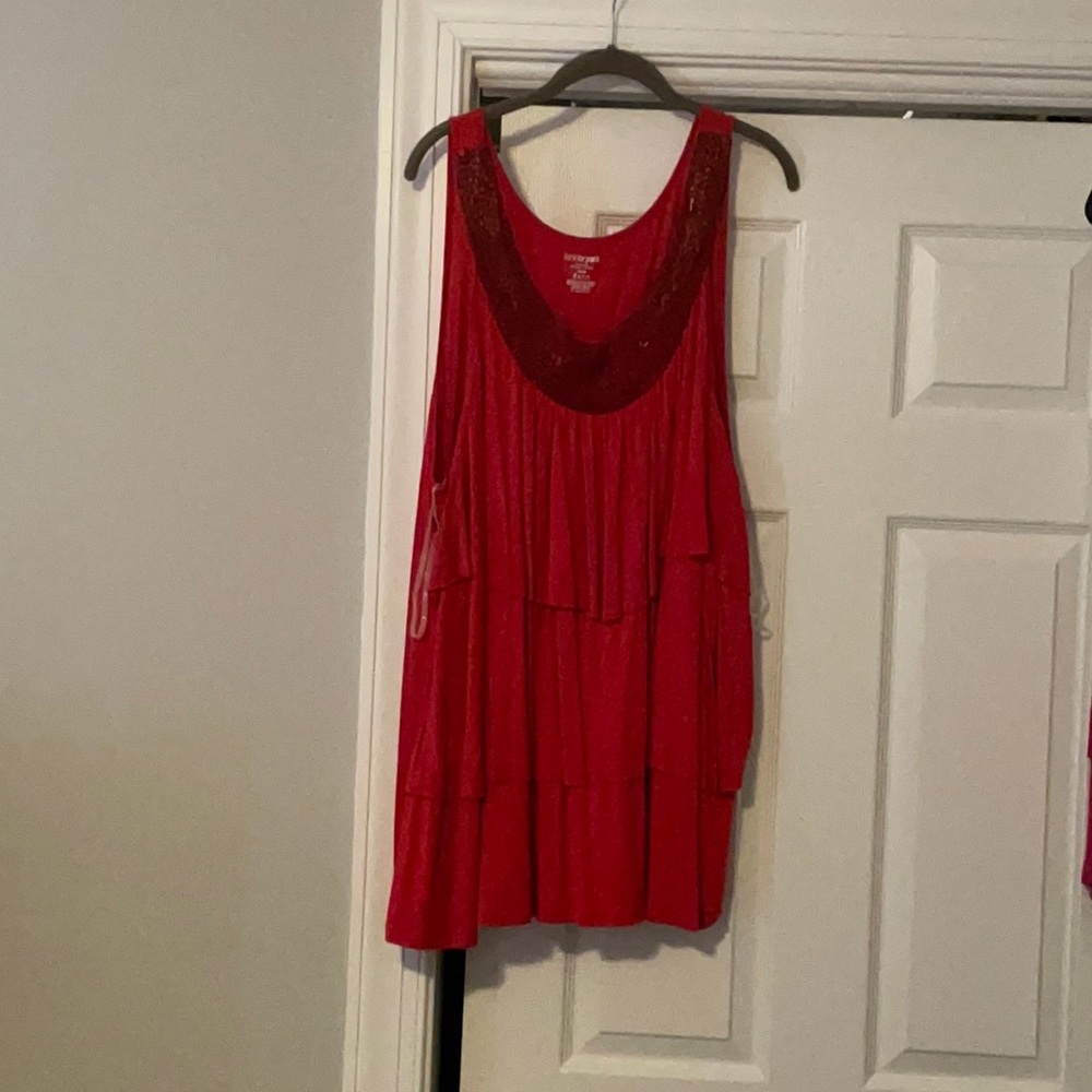 Red scalloped tank